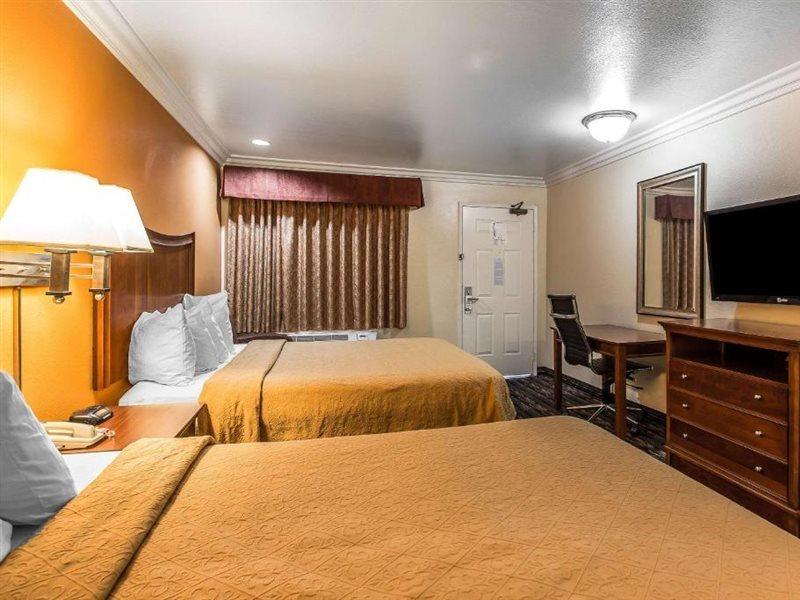 Quality Inn Lake Elsinore I-15 Ngoại thất bức ảnh