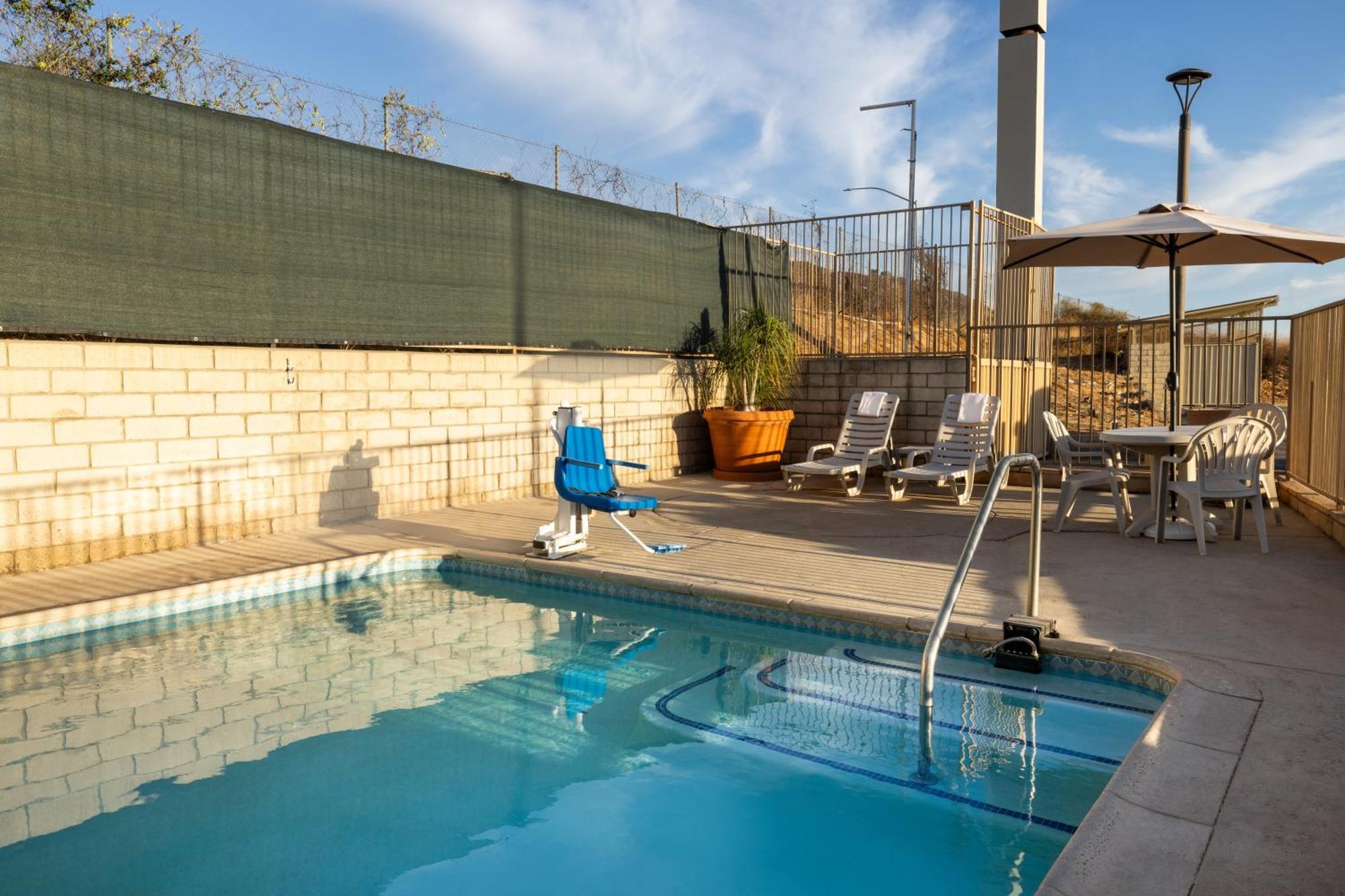 Quality Inn Lake Elsinore I-15 Ngoại thất bức ảnh