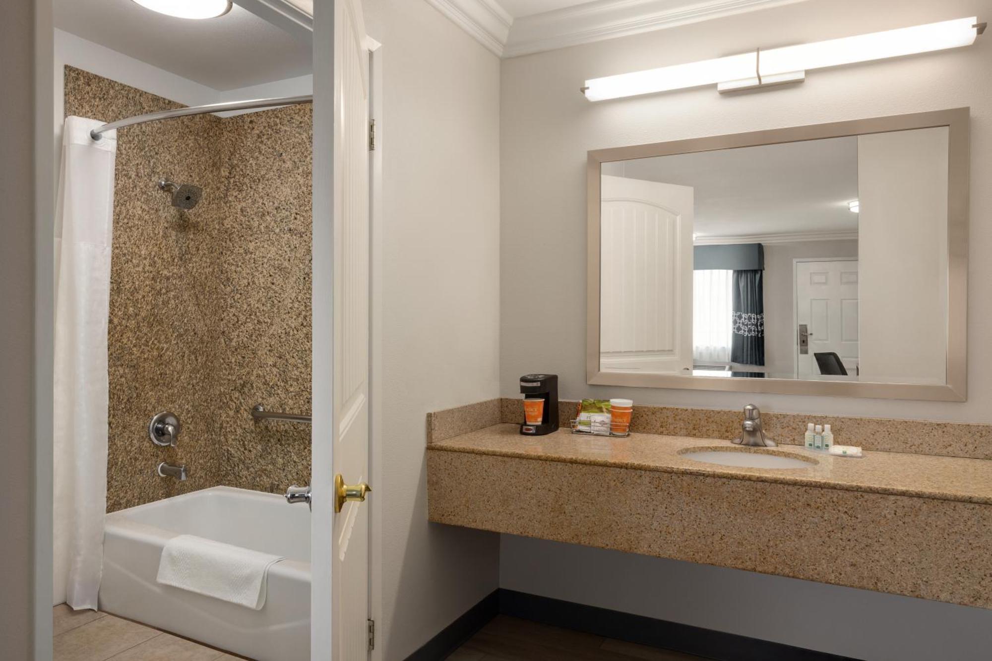 Quality Inn Lake Elsinore I-15 Ngoại thất bức ảnh