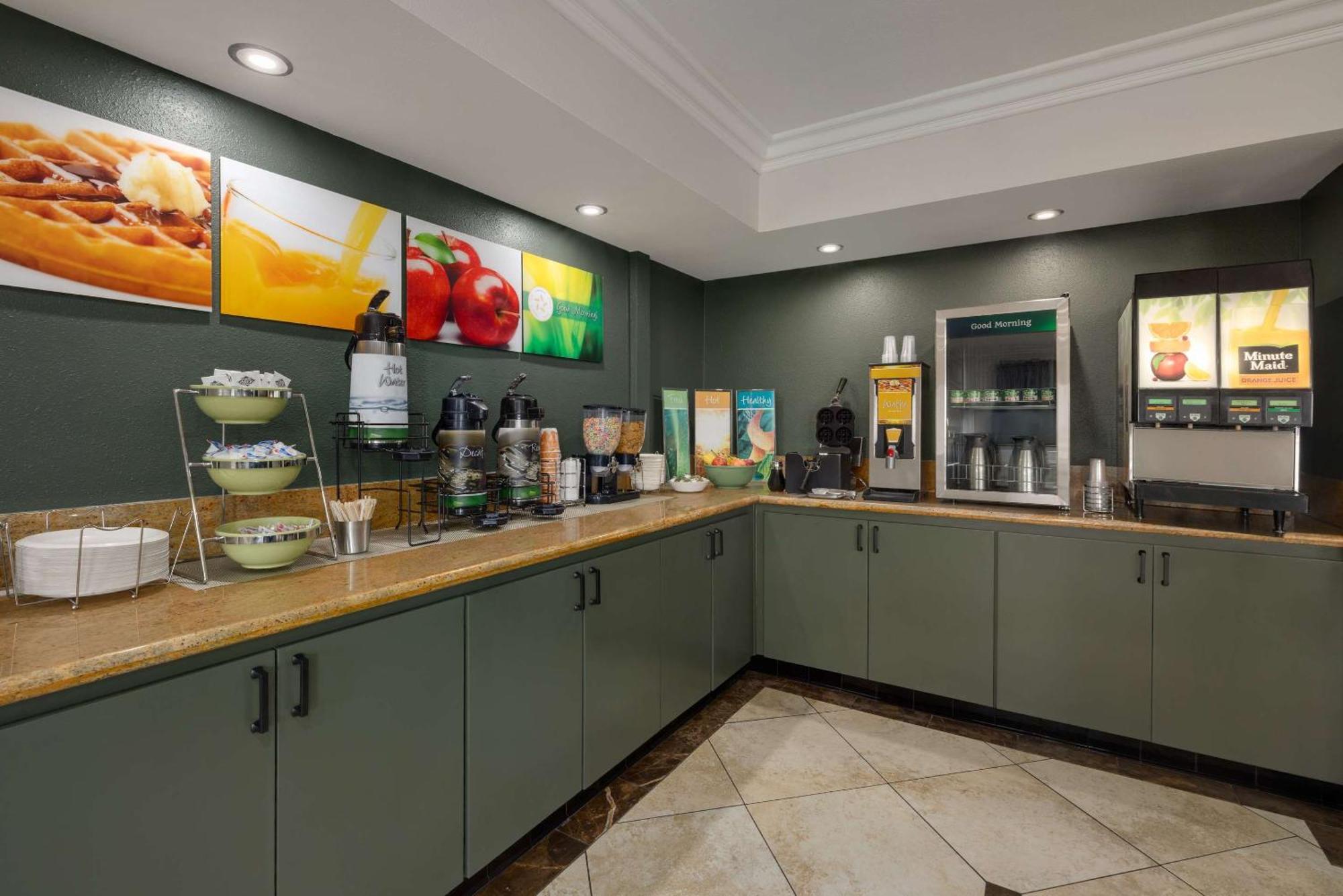 Quality Inn Lake Elsinore I-15 Ngoại thất bức ảnh